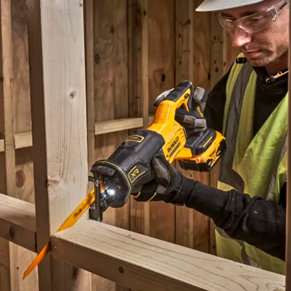 Dewalt DCS382N 18V Brushless Reciprocating Saw with 1 x 4.0Ah Battery