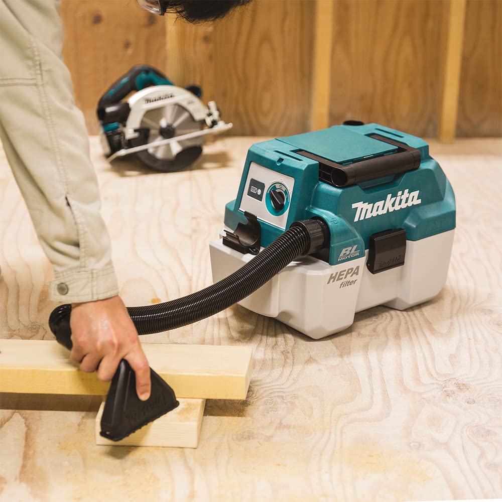 Makita JR001GD203 40V Max Li-ion XGT Brushless Reciprocating Saw Complete with 2 x 2.5 Ah Batteries and Charger Supplied in a Tool Bag