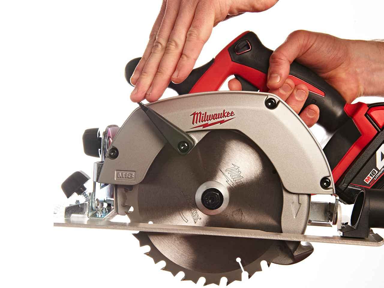 Milwaukee HD18CS402 M18 Circular Saw with 2 x 4.0Ah Batteries