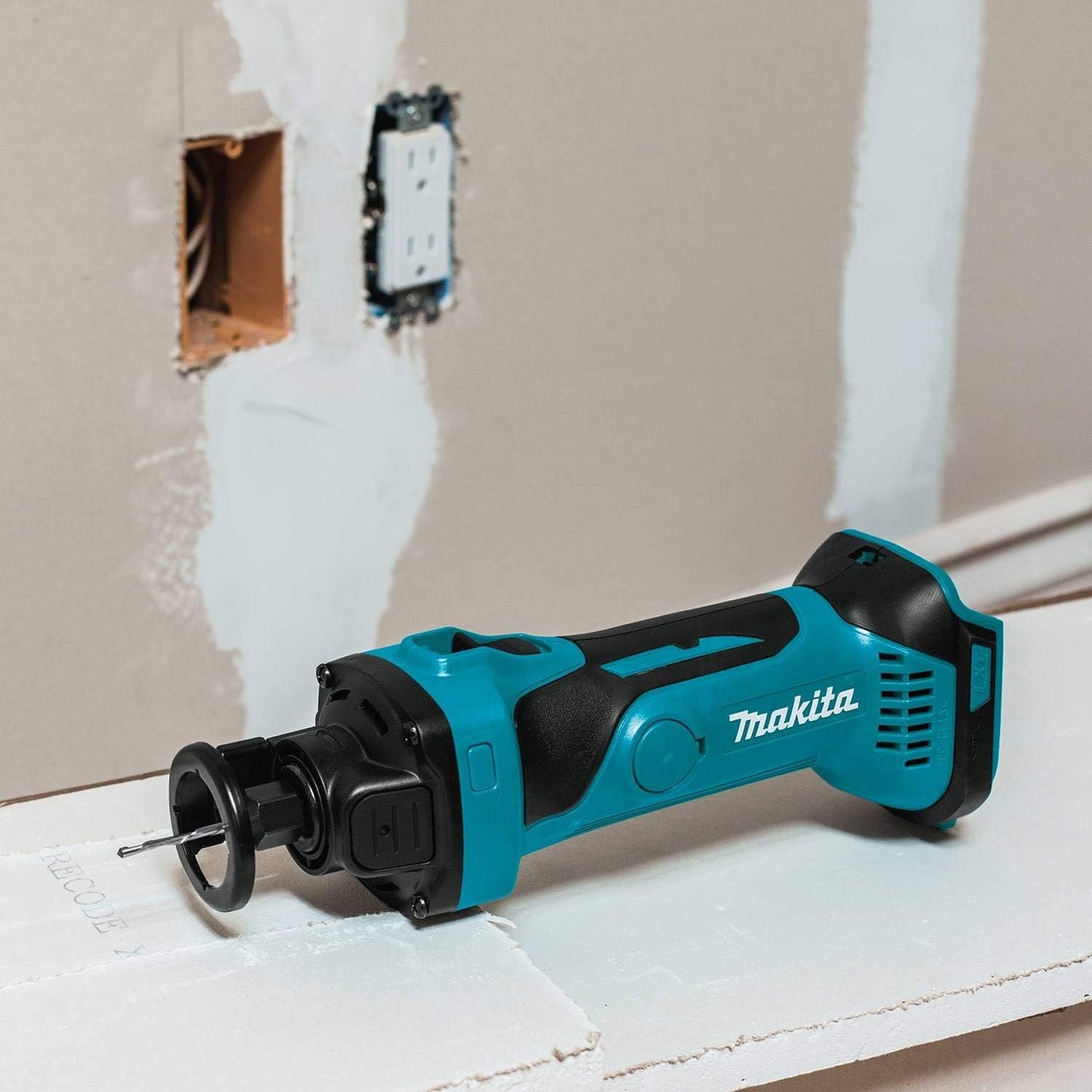 Makita XOC01Z 18V LXT Lithium-Ion Cordless Cut-Out Tool by Makita