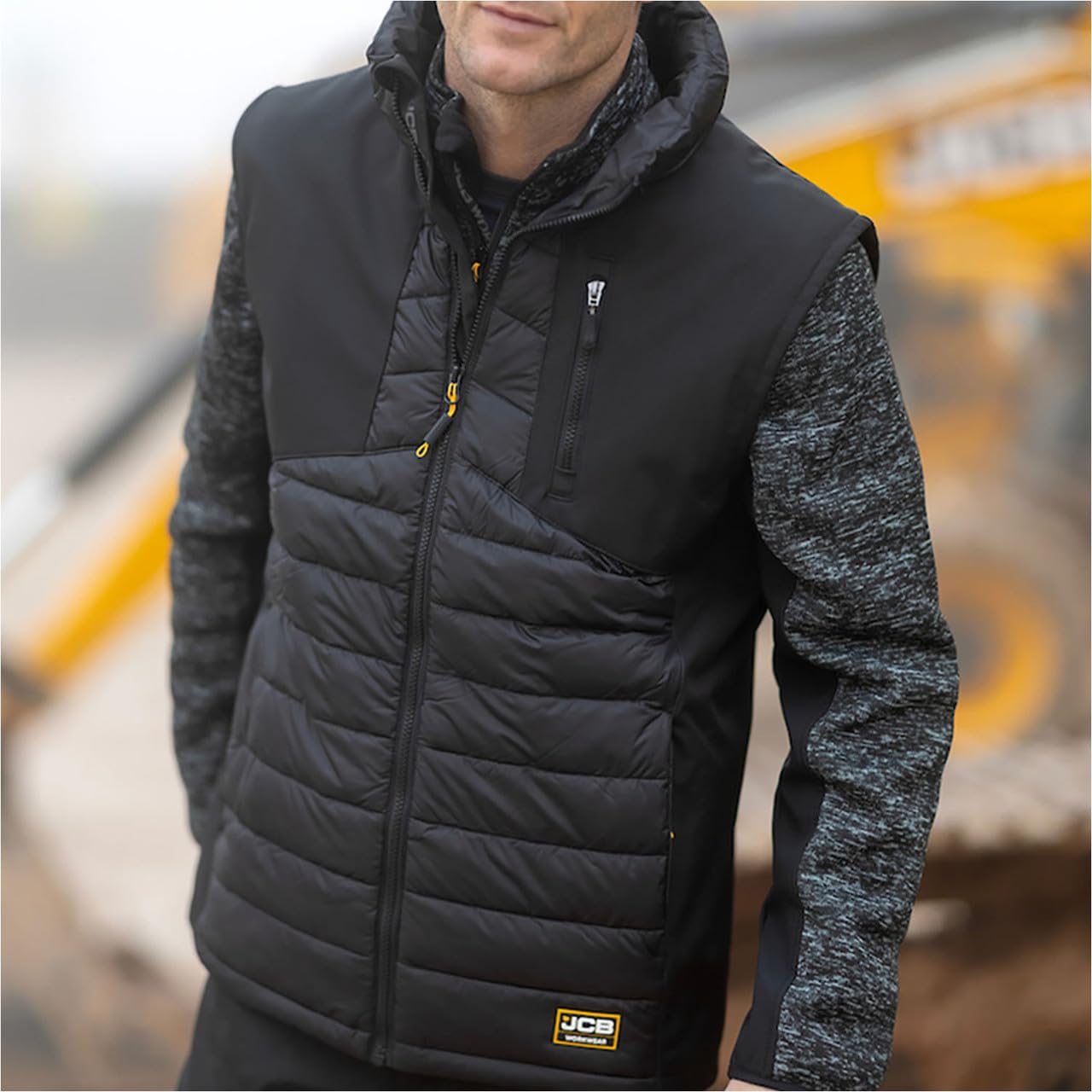 JCB - Trade Black Workwear Hybrid Padded Gilet - Water Resistant Fabric - Softshell Lining, Functional Pockets, Polyester Padding & Full Front Zip