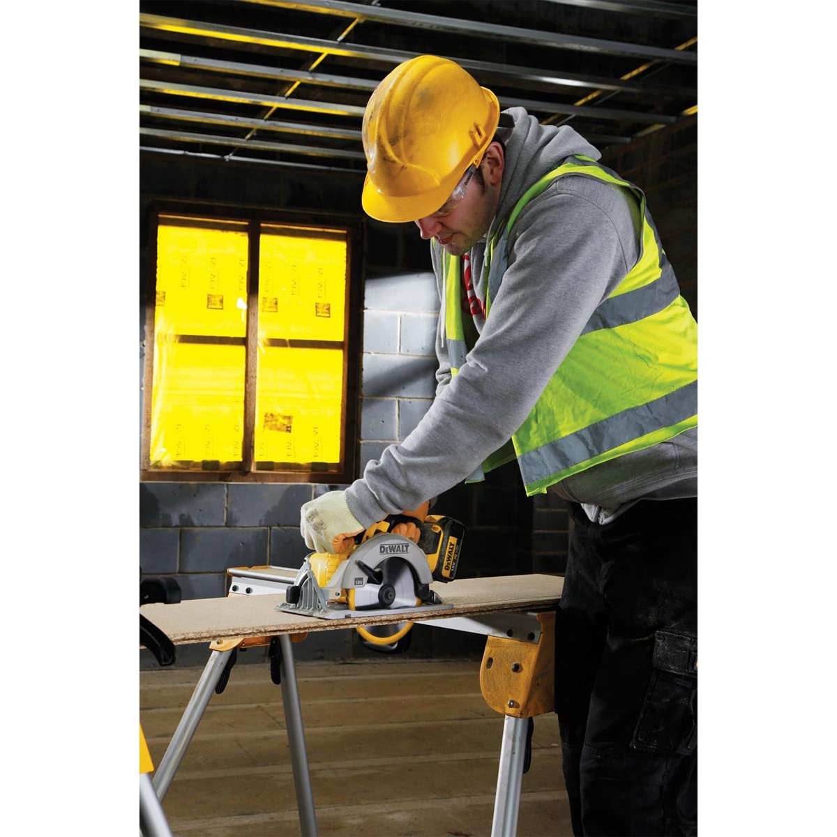 DEWALT DCS391N 18V 165mm XR Circular Saw with 1 x 5Ah Battery