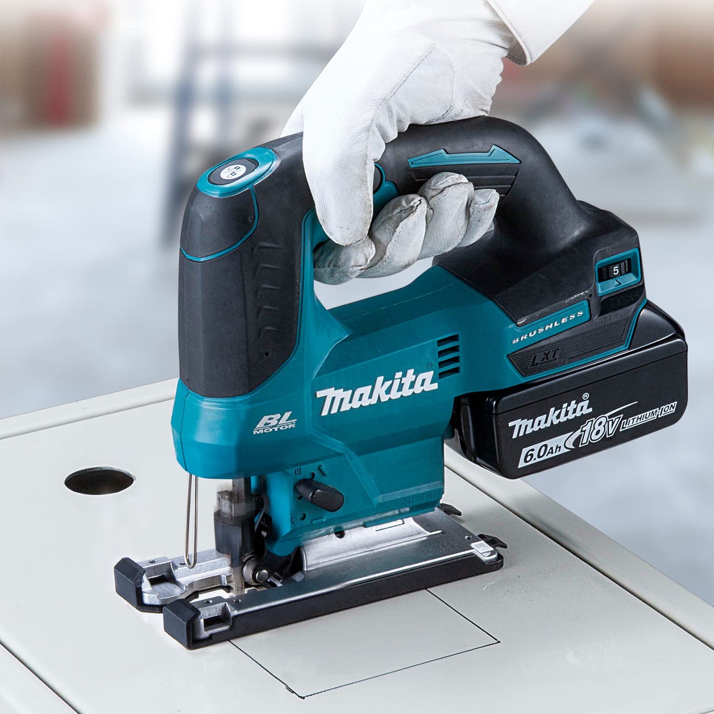 Makita DJV184RTJ 18V Li-ion LXT Brushless Jigsaw Complete with 2 x 5.0 Ah Batteries and Charger Supplied in a Makpac Case