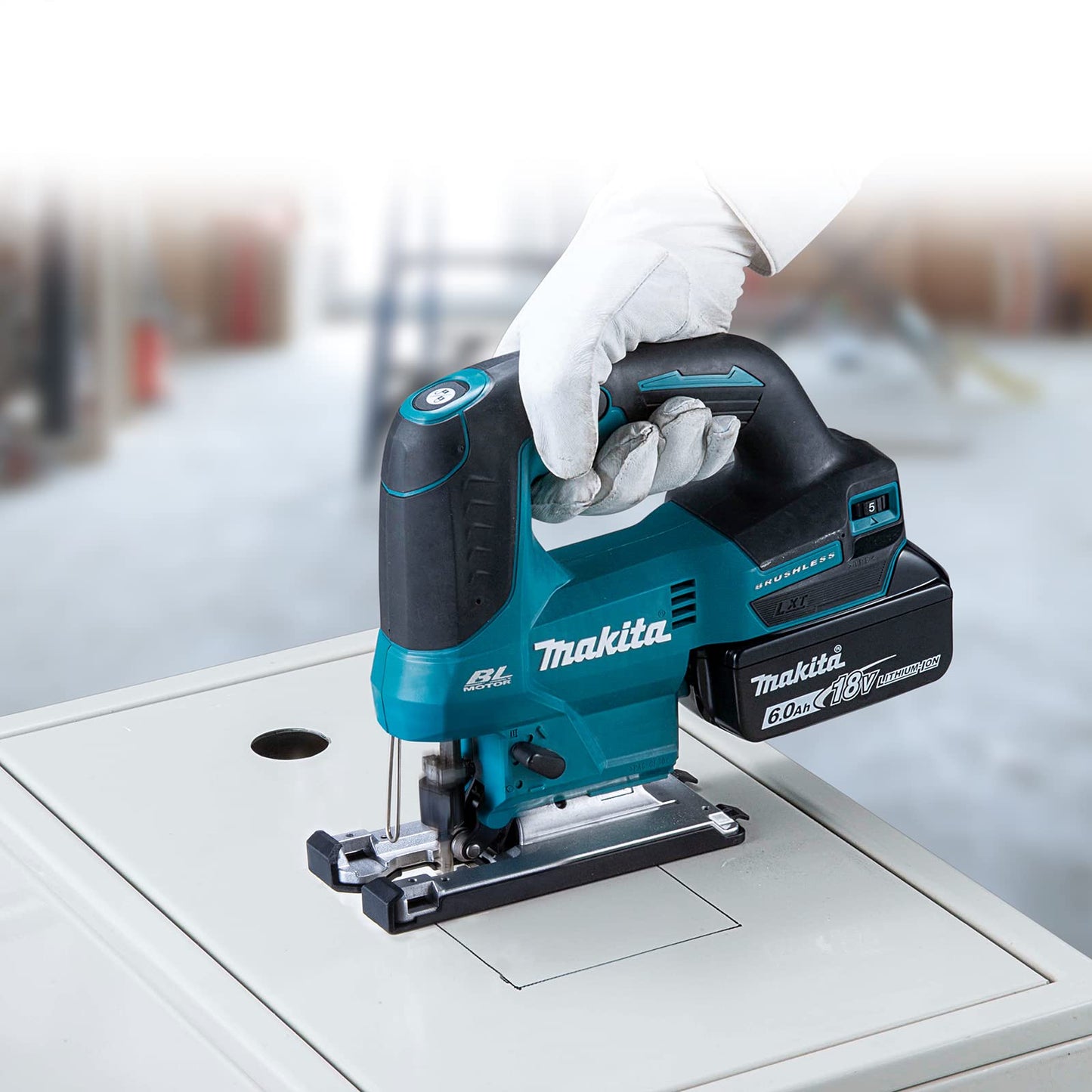 Makita DJV184RTJ 18V Li-ion LXT Brushless Jigsaw Complete with 2 x 5.0 Ah Batteries and Charger Supplied in a Makpac Case