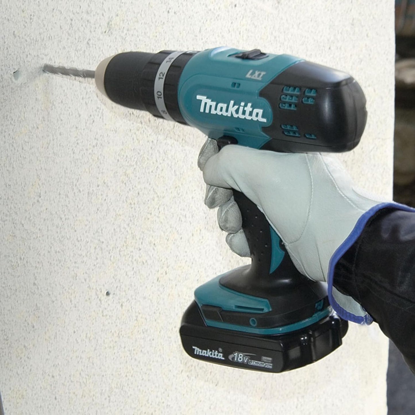 Makita 18 V Cordless Combi Drill, 2 x Batteries, Charger and Accessory Kit, 70 pc.