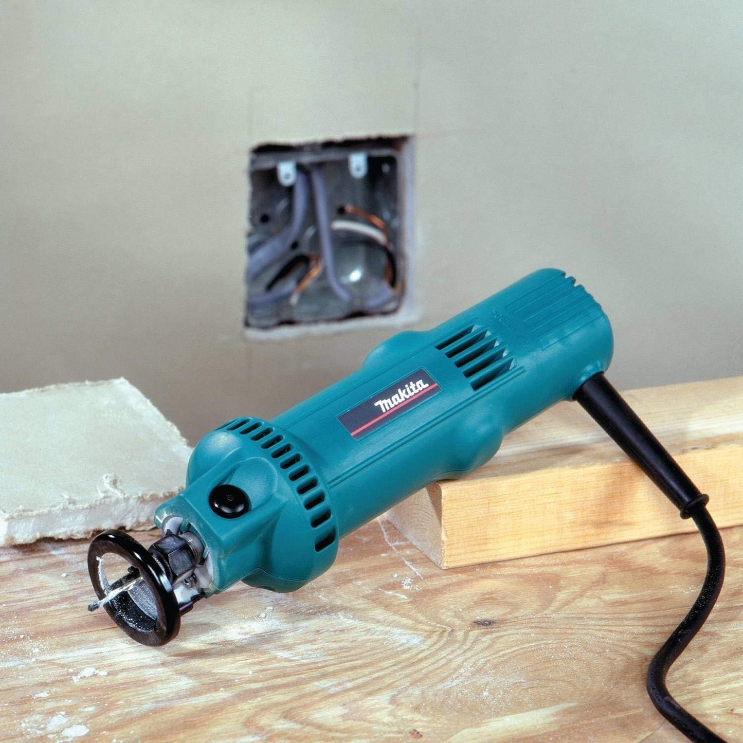 Makita 3706 Drywall Cutout 5 Amp 3,200 RPM Rotary Tool with 1/8-Inch and 1/4-Inch Collets