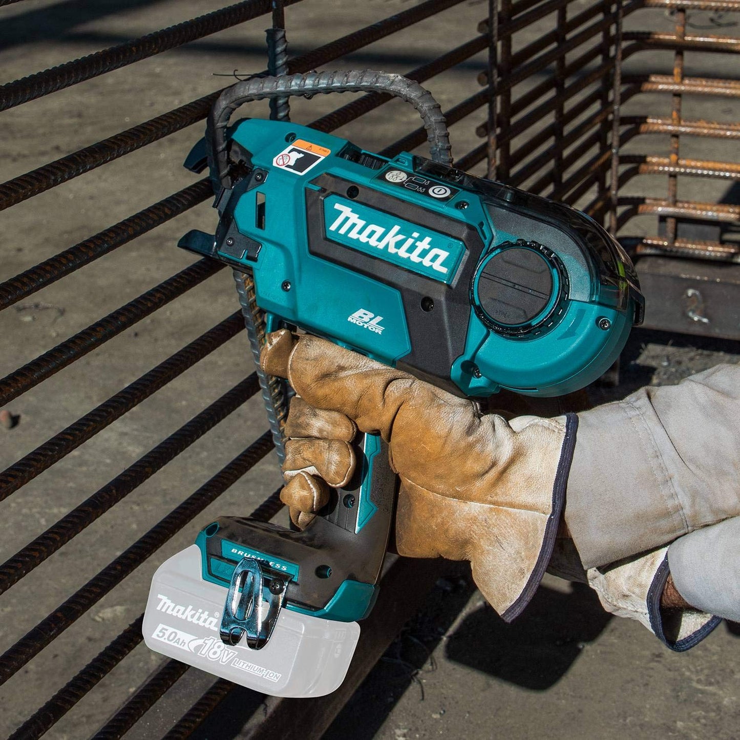 Makita DTR180ZK 18V Li-Ion LXT Brushless Rebar Tying Tool Supplied in A Carry Case - Batteries and Charger Not Included