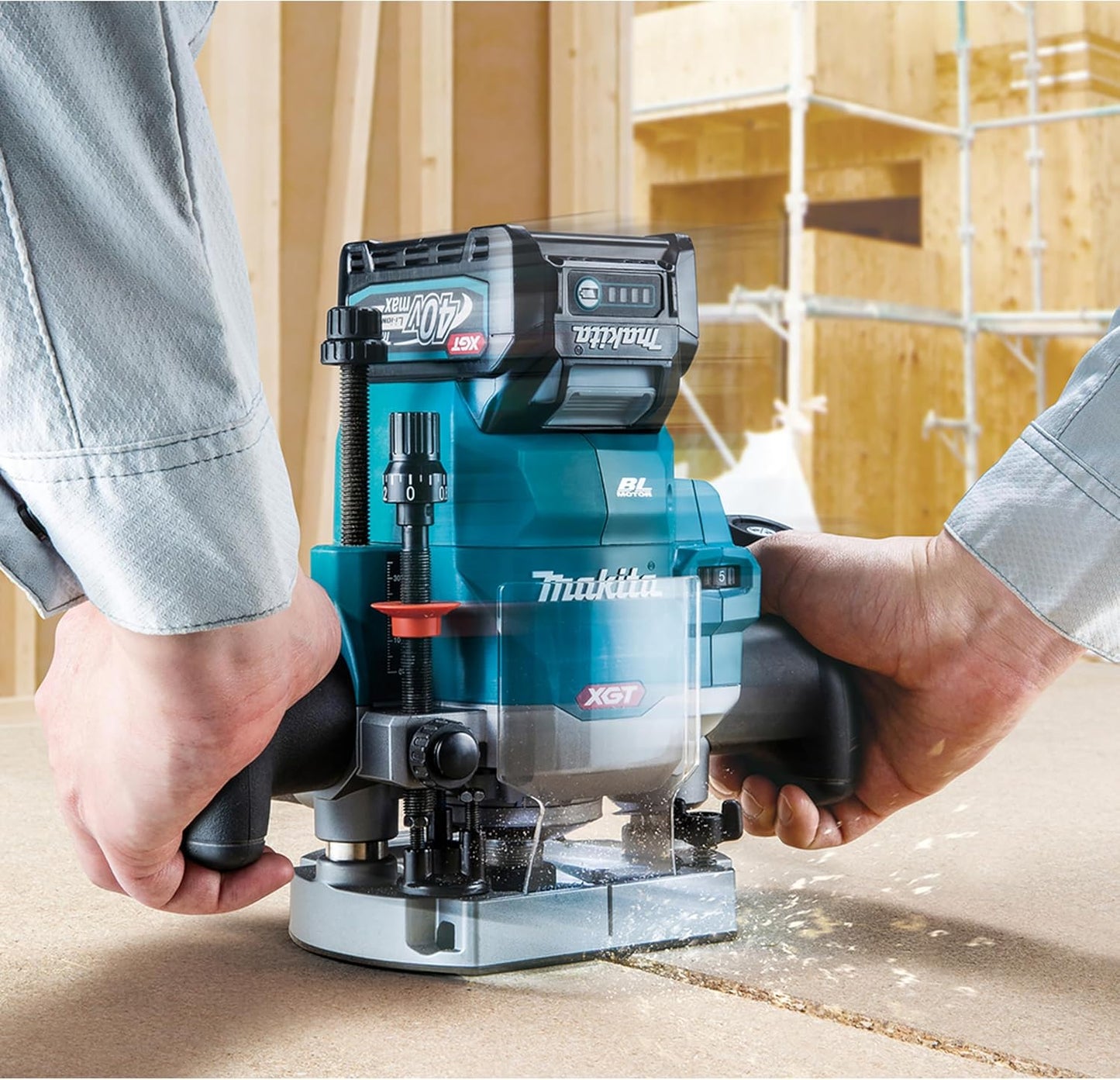 Makita RP001GZ02 40V Max Li-ion XGT Brushless Router Supplied in a Makpac Case, Batteries and Charger Not Included