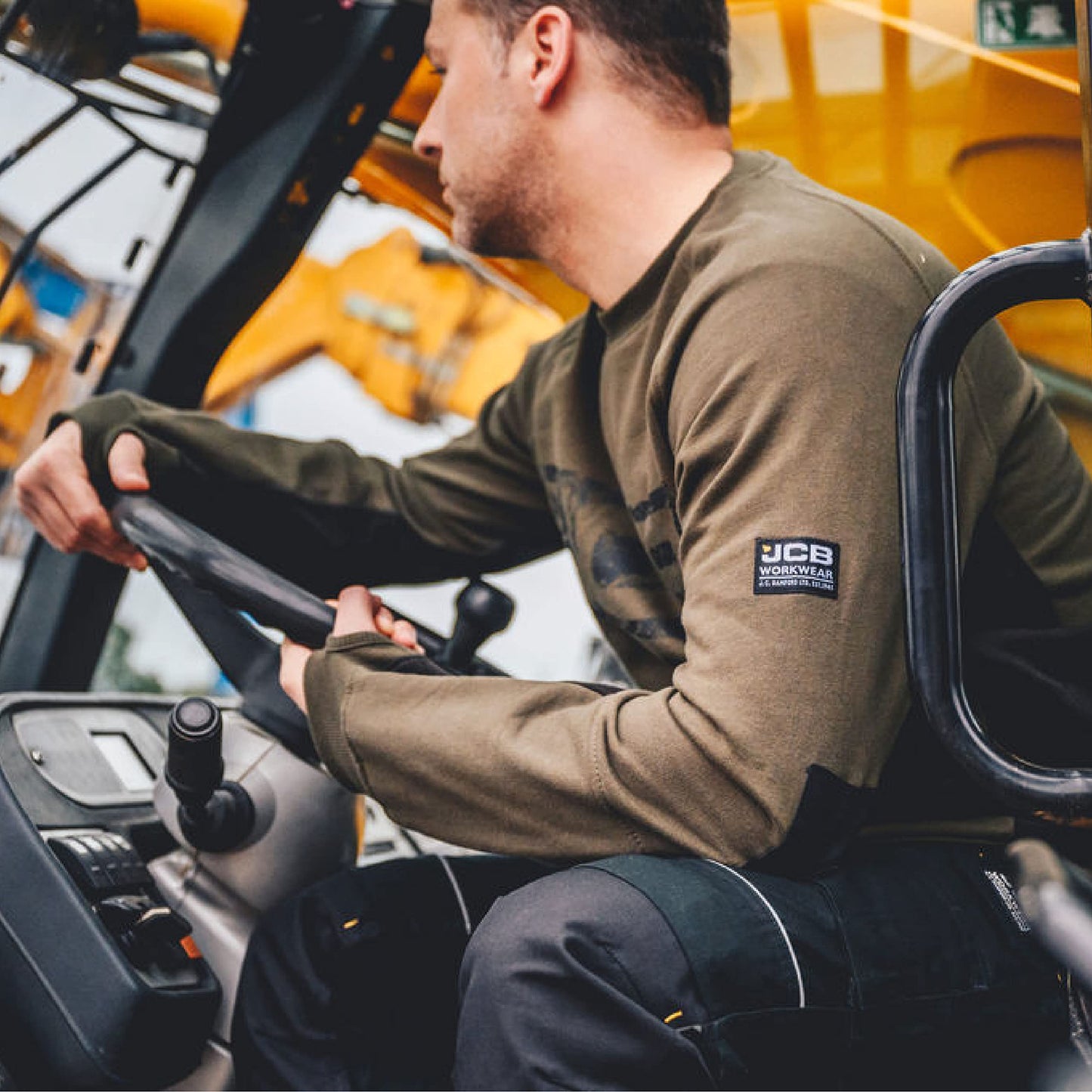 JCB - Trade Crew Sweatshirt Made with 80% Cotton & 20% Polyester Men's Jumpers Branding Details Cordura Fabric Elbow Patches Mens Clothes 320gsm