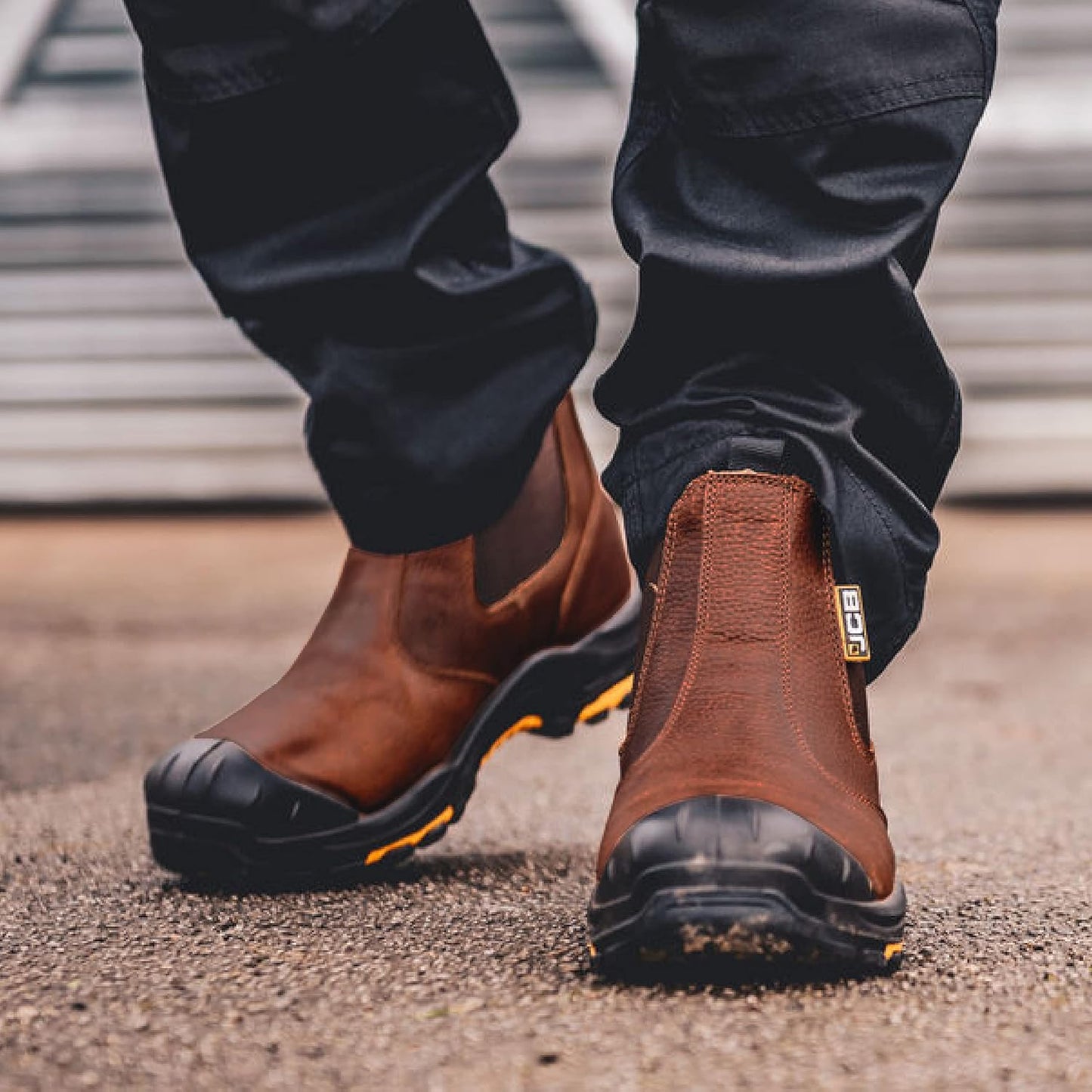 JCB - Men's Dealer T Chelsea Boot - Classic Chelsea Style - Durable & Stylish - for Casual or Workwear - Brown - Size 7 UK, 41 EU