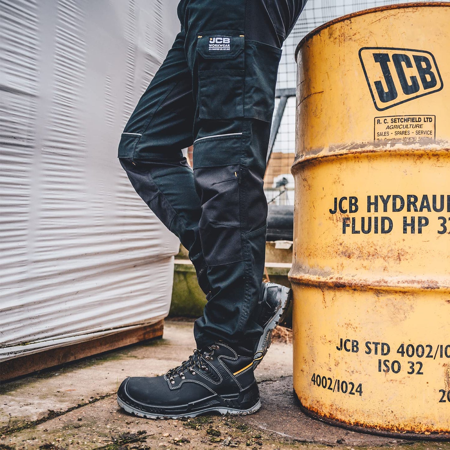 JCB - Trade Hybrid Stretch Trouser 32L Canvas and Work Trousers Men Fabric Branding Details Cordura Knee Pad Pockets Mens Clothes Heavyweight