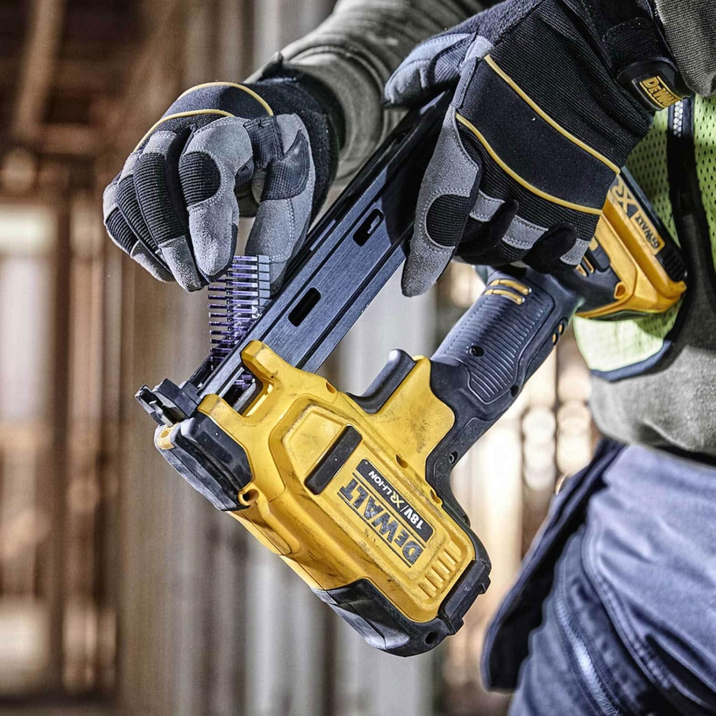 DeWalt DCN701D2 XR Electricians Stapler 18V 2 x 2.0Ah Li-ion