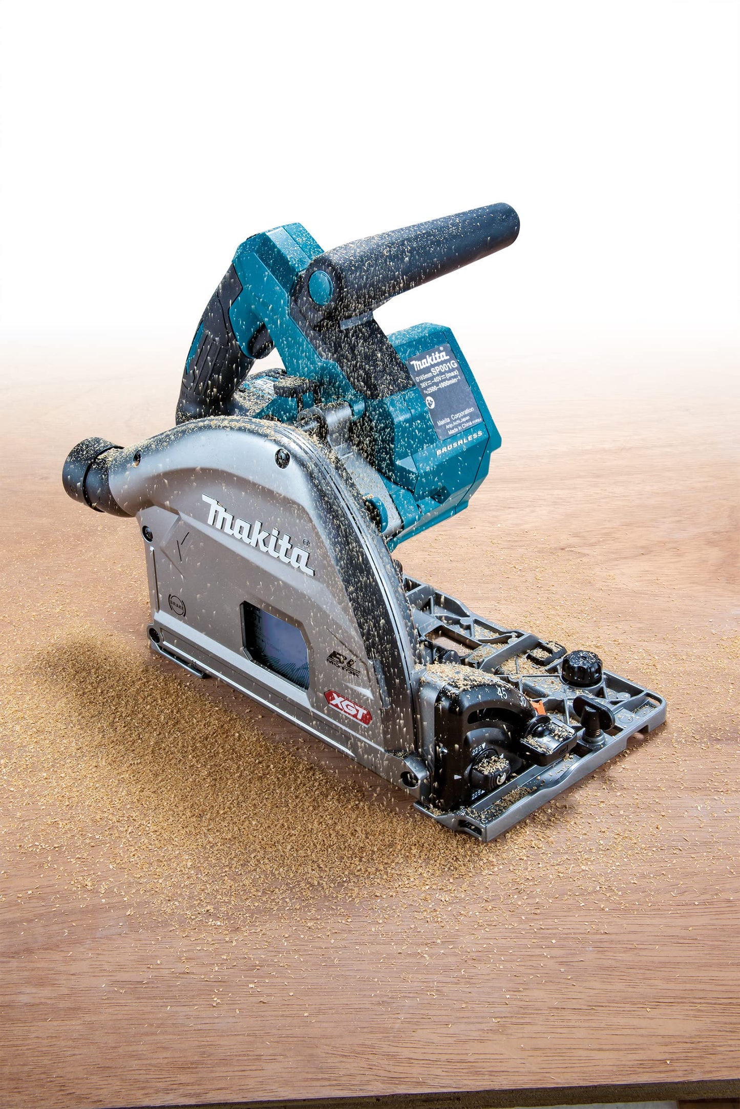 Makita SP001GD202 40V Max Li-ion XGT Brushless 165mm Plunge Saw Complete with 2 x 2.5 Ah Batteries and Charger Supplied in a Tool Bag